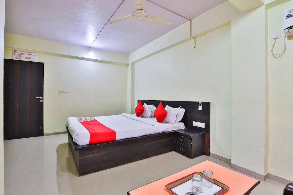 Hotel Silver By OYO Rooms
