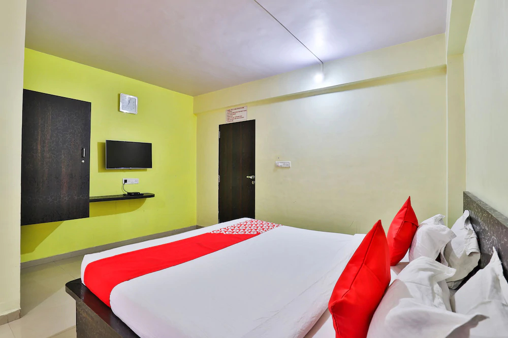 Hotel Silver By OYO Rooms