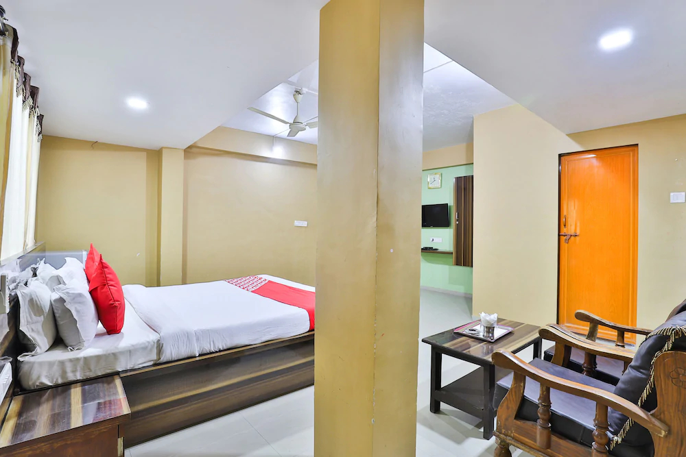 Hotel Silver By OYO Rooms