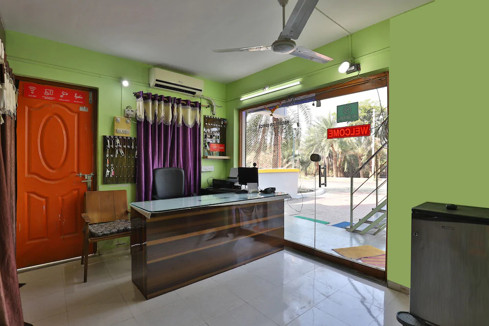 Hotel Silver By OYO Rooms