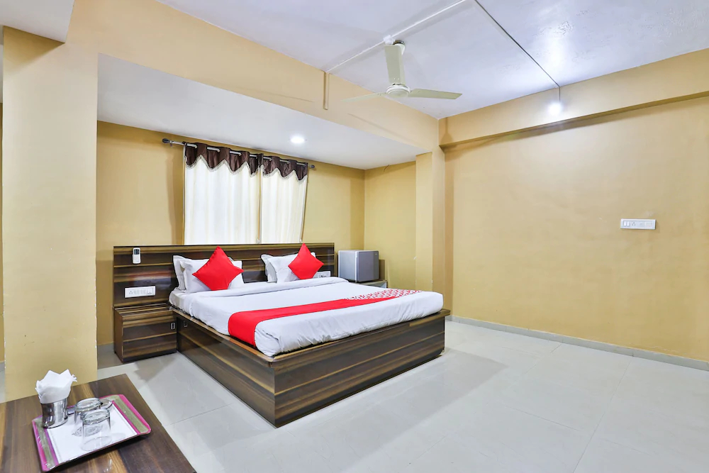 Hotel Silver By OYO Rooms