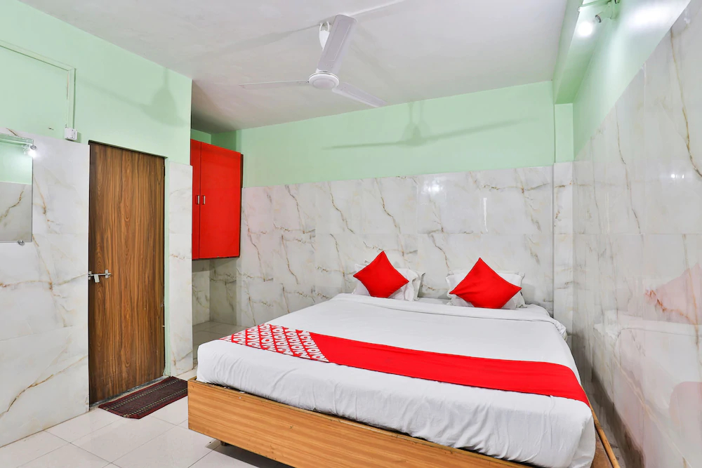 Hotel Silver By OYO Rooms