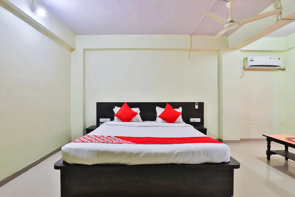 Hotel Silver By OYO Rooms