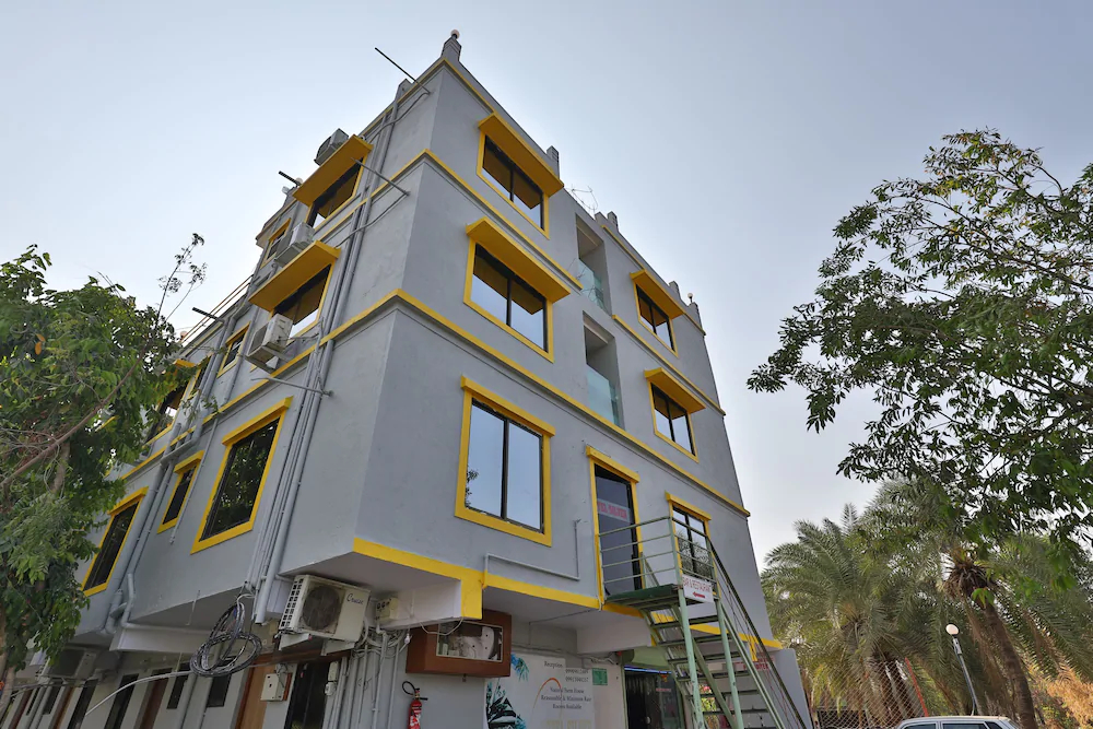 Hotel Silver By OYO Rooms