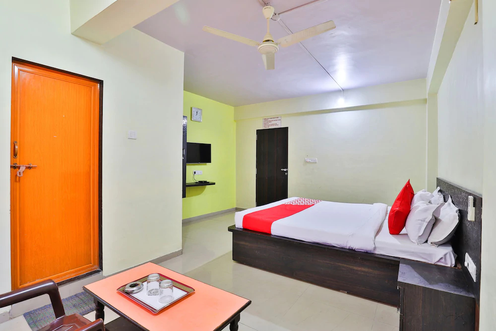 Hotel Silver By OYO Rooms