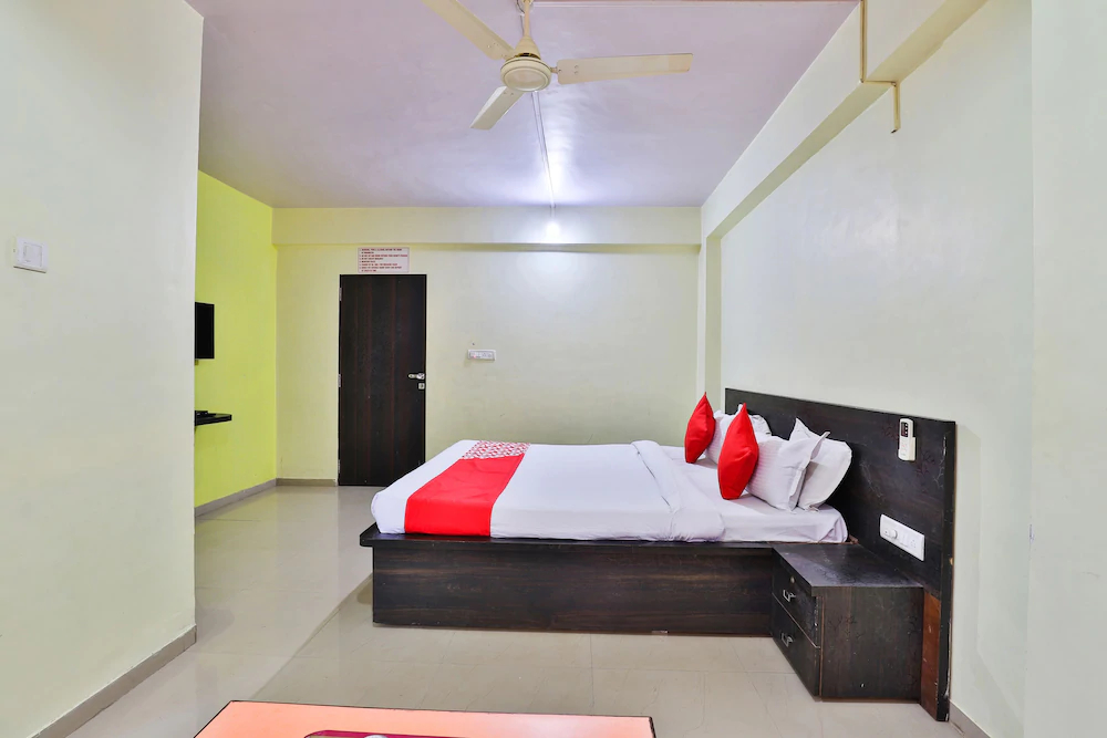 Hotel Silver By OYO Rooms