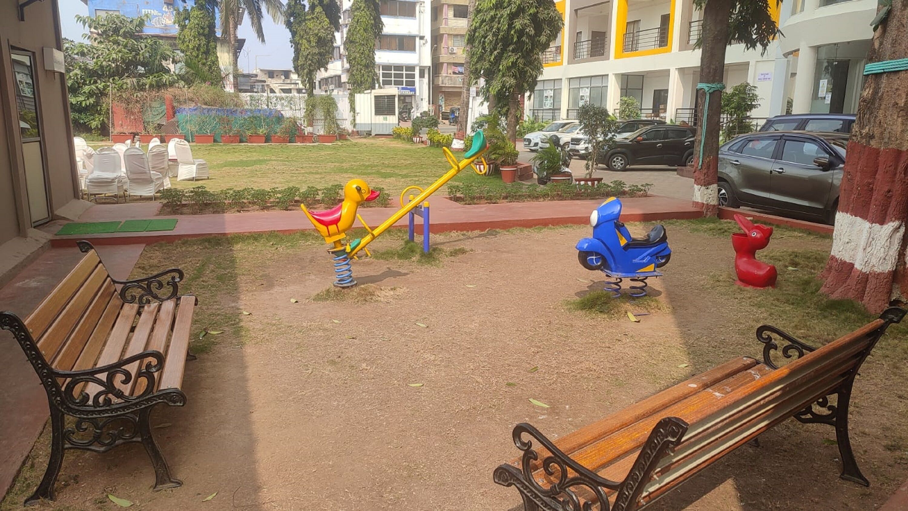 Purple Beds by VITS Daman