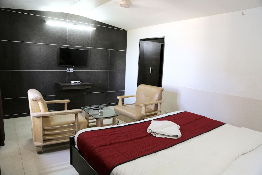 Hotel Khushi International