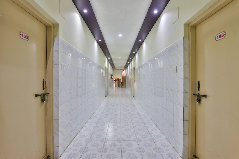 OYO 18385 Hotel Triveni