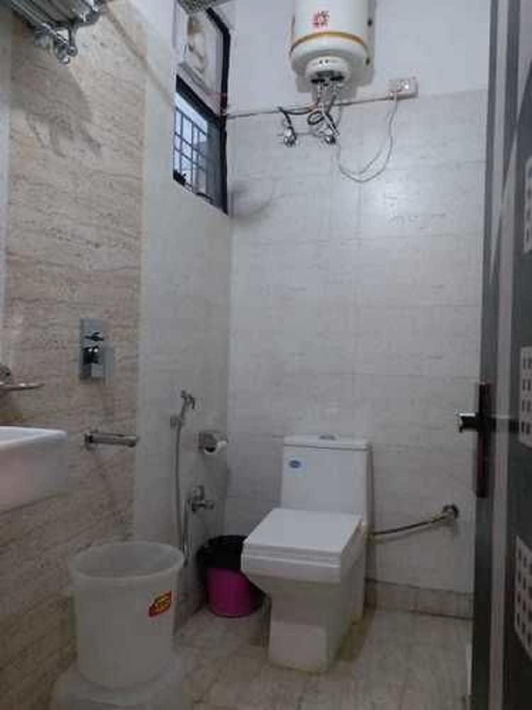 Airport Hotel Royal Inn