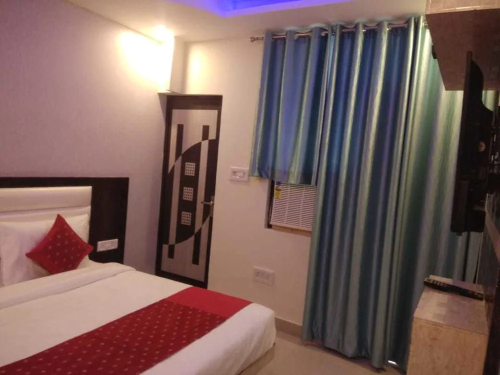 Airport Hotel Royal Inn