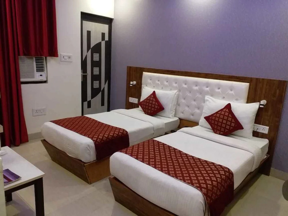 Airport Hotel Royal Inn