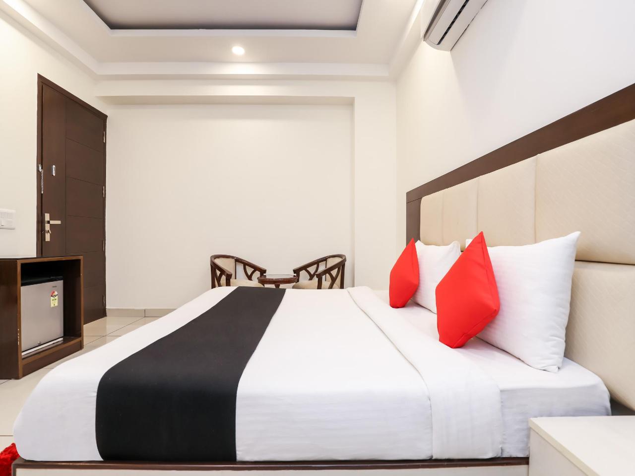 Apple Pie by OYO Rooms