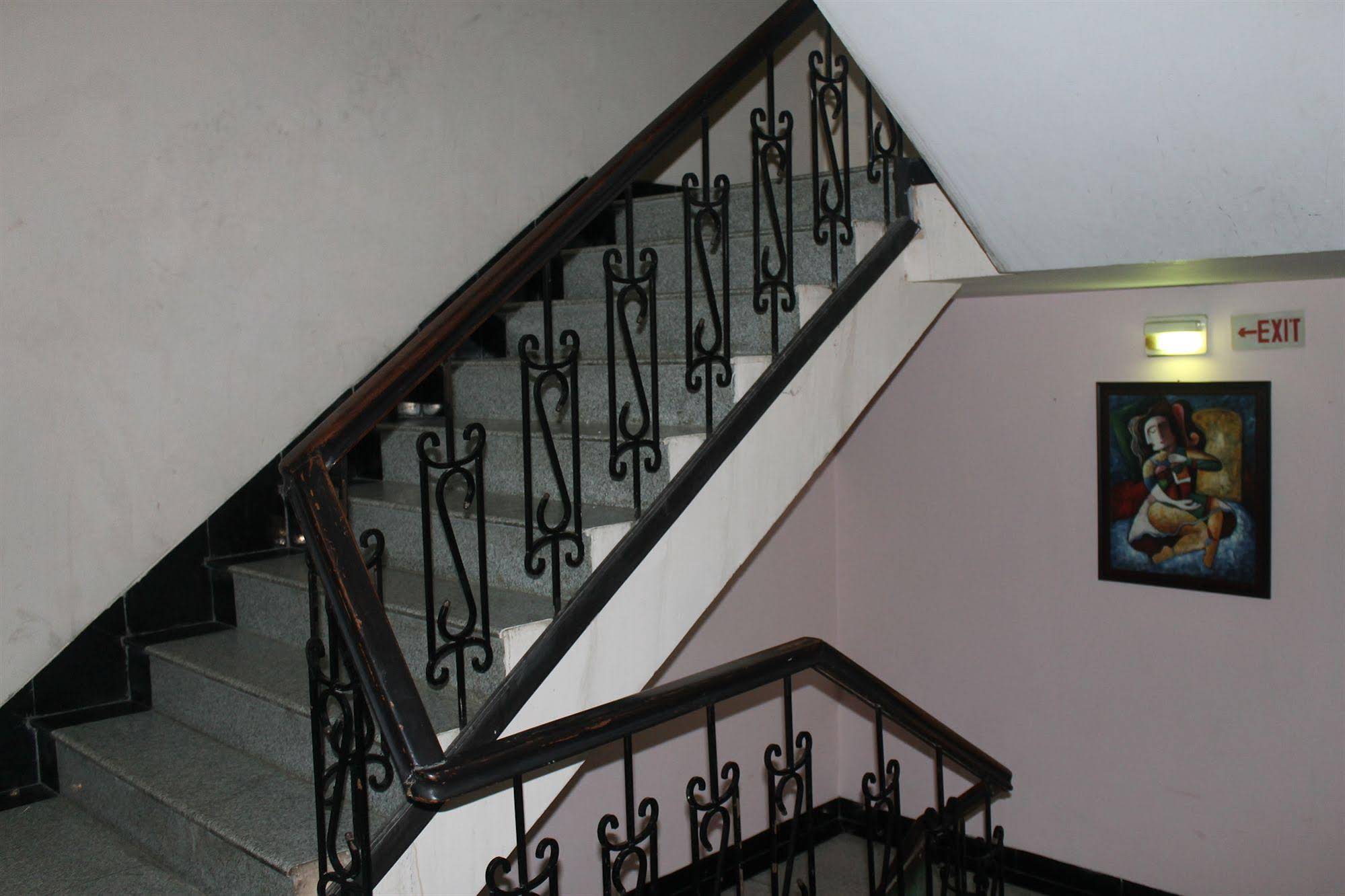 Apra Inn