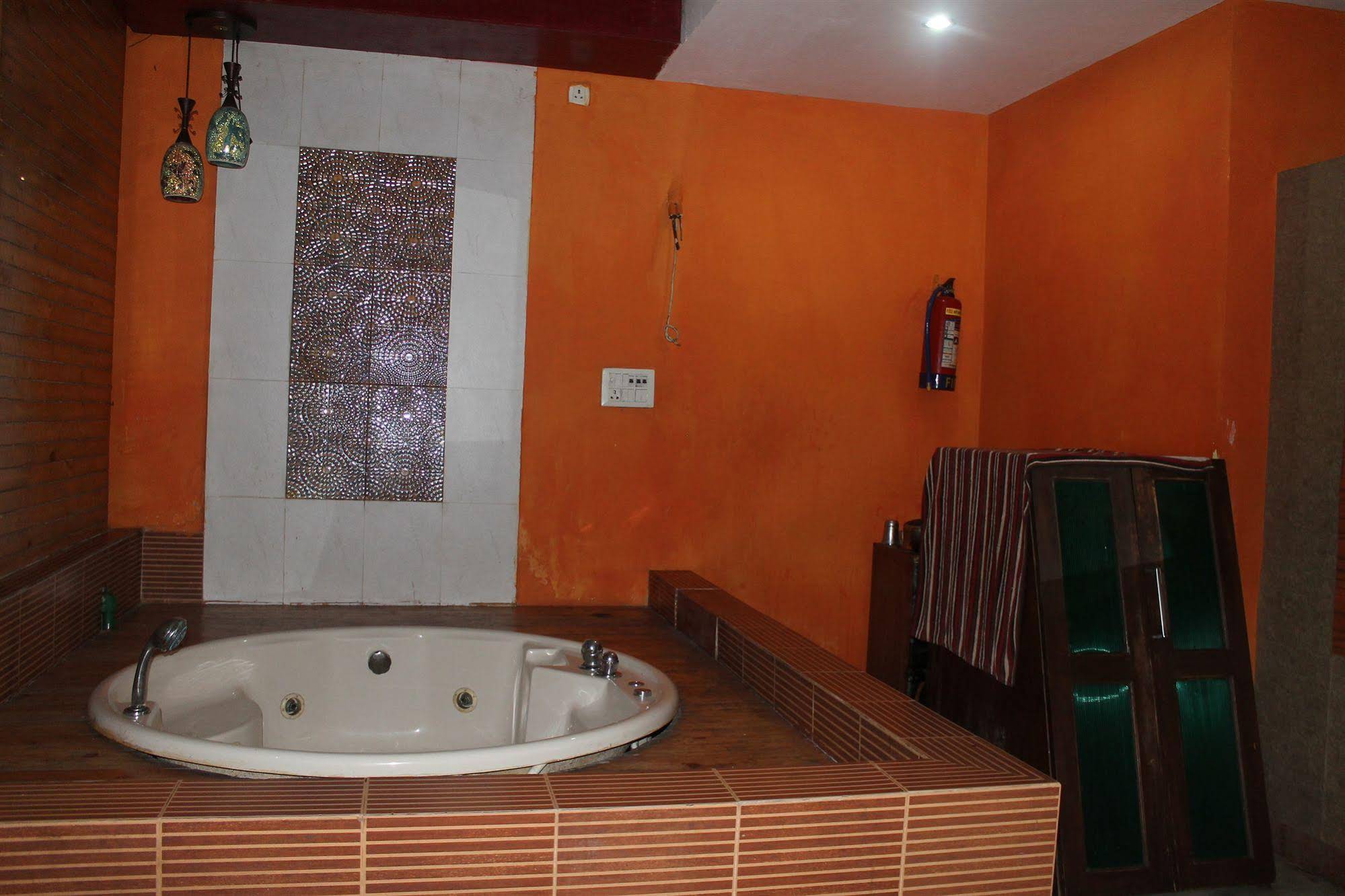 Apra Inn