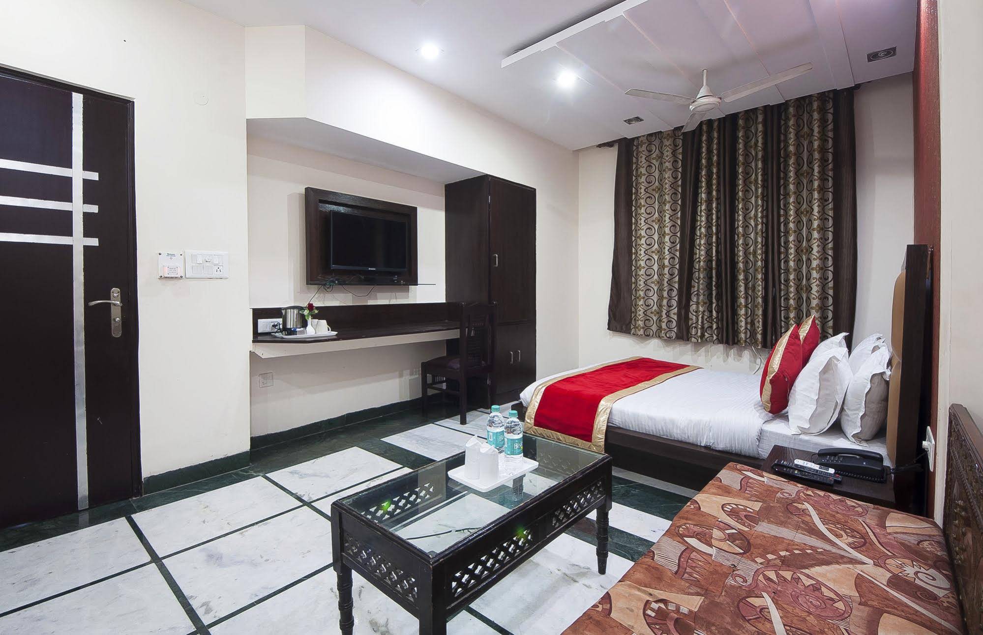 Apra Inn