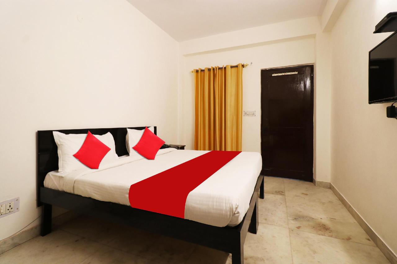 A R Palace by OYO Rooms