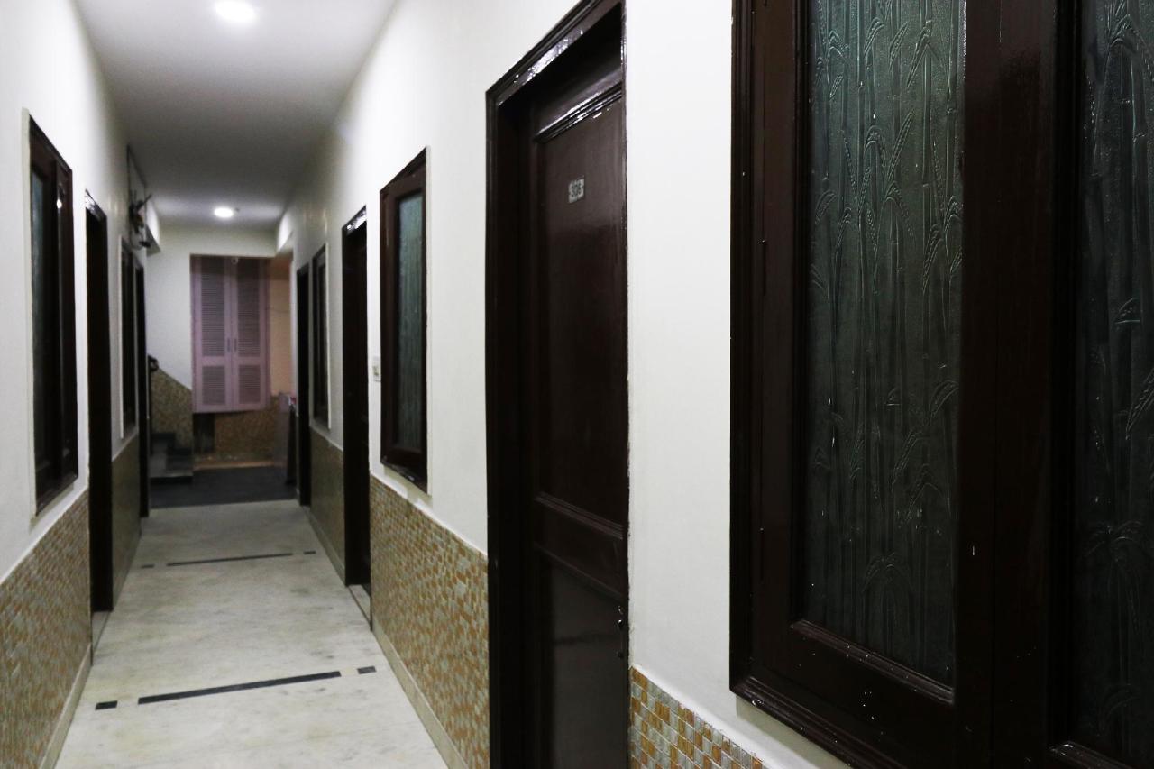 A R Palace by OYO Rooms