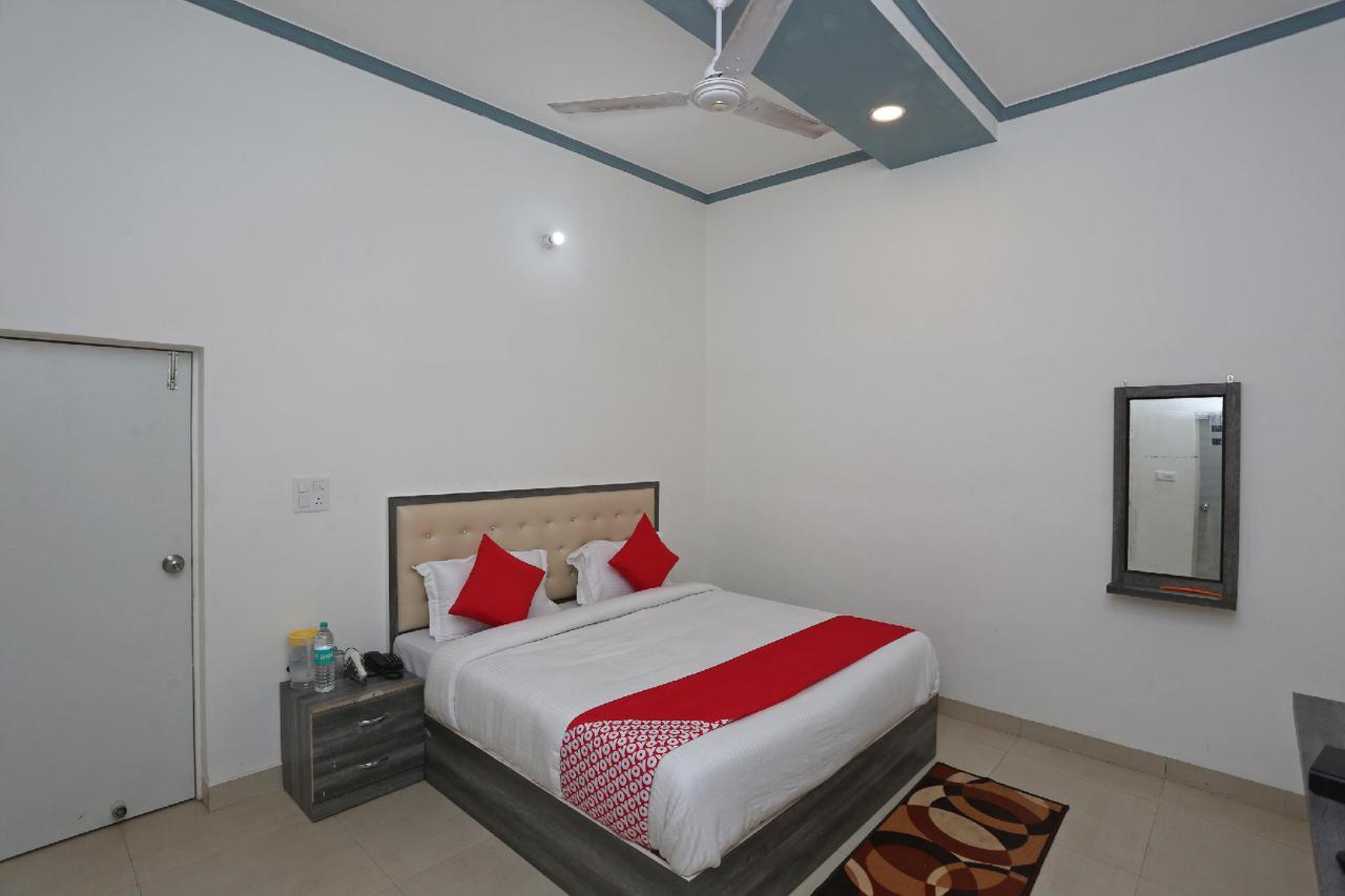 Bg House by OYO Rooms