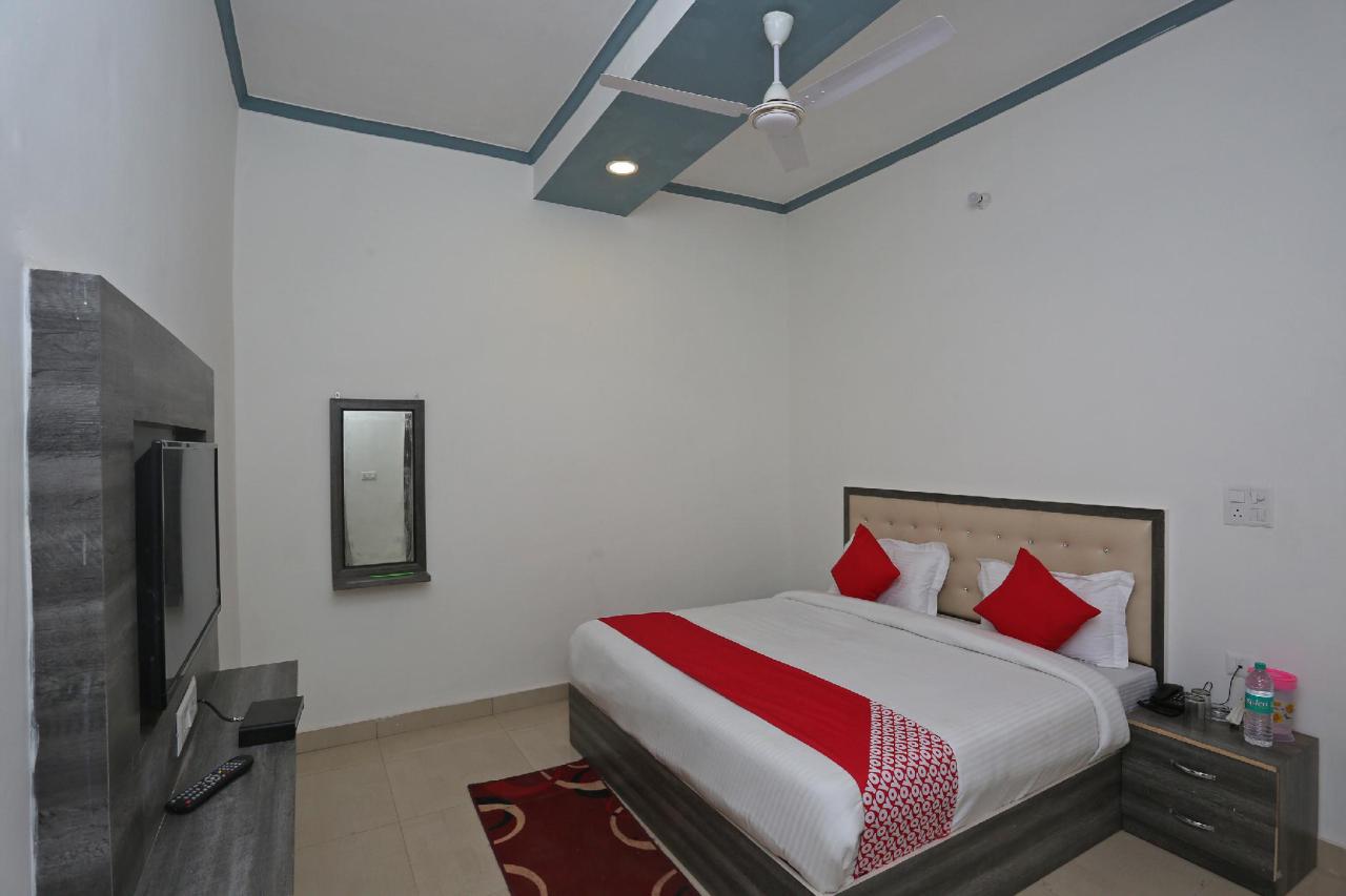 Bg House by OYO Rooms