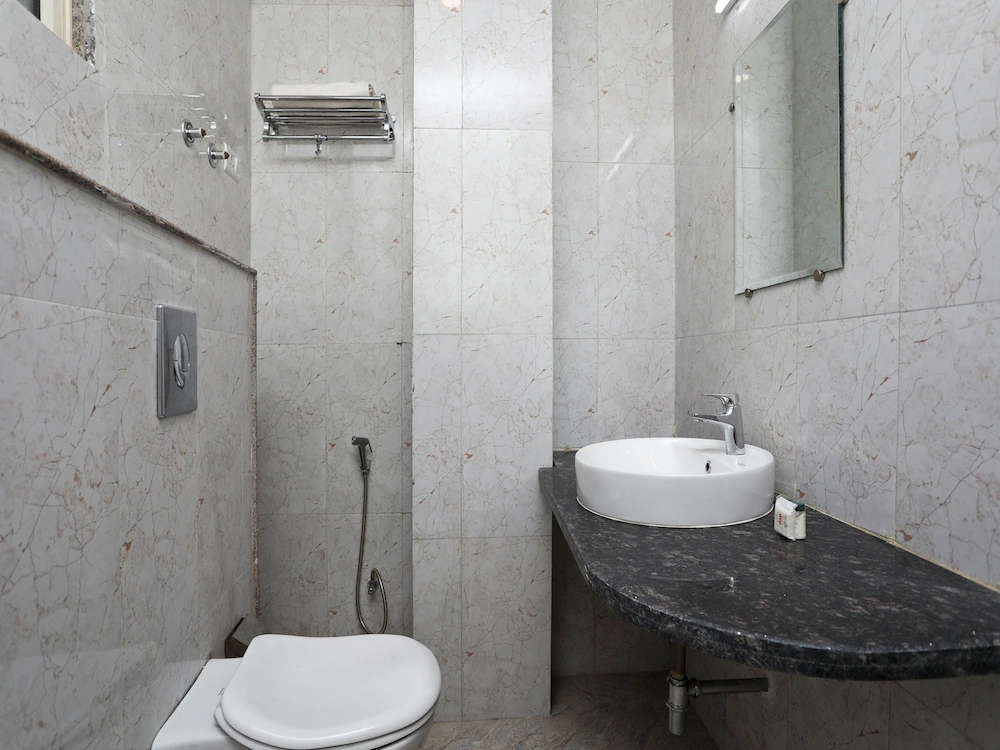 Hotel Almati Inn by OYO Rooms