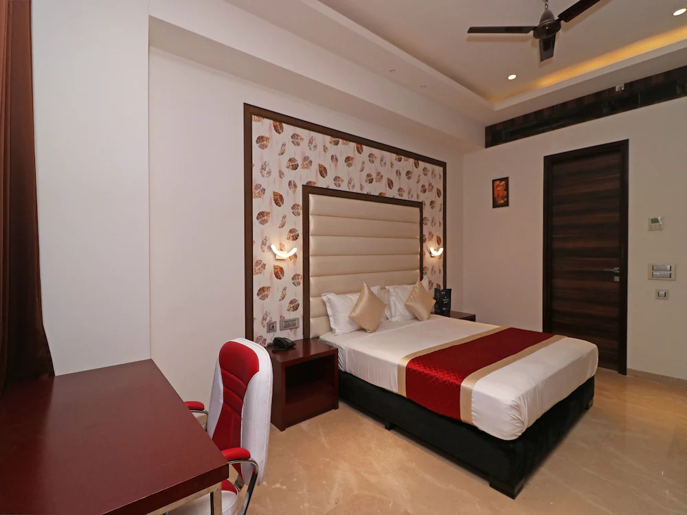 C Pearls Hotel & Banque by OYO Rooms