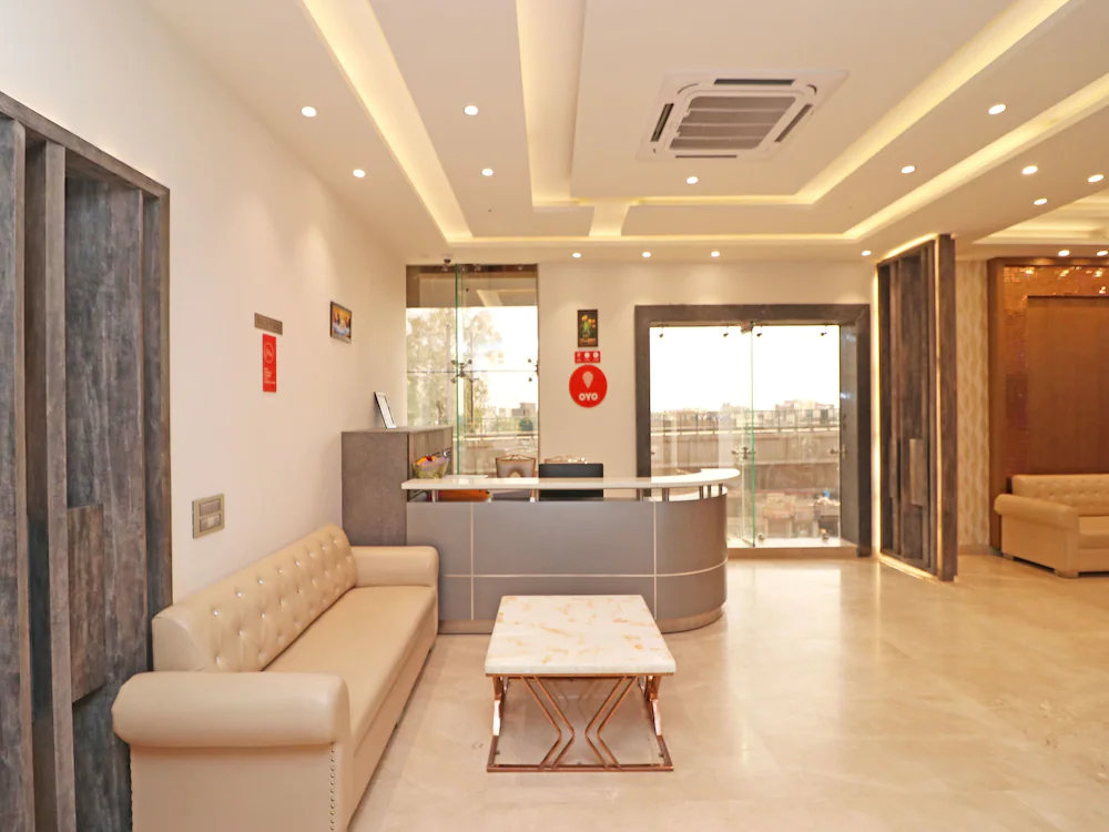 C Pearls Hotel & Banque by OYO Rooms