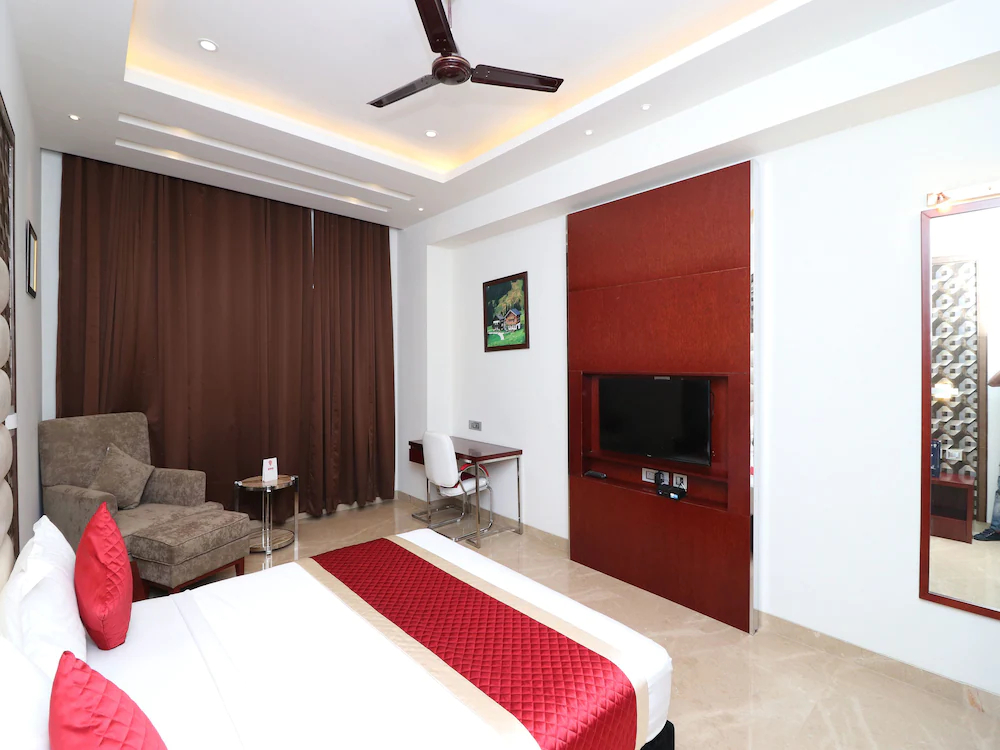 C Pearls Hotel & Banque by OYO Rooms