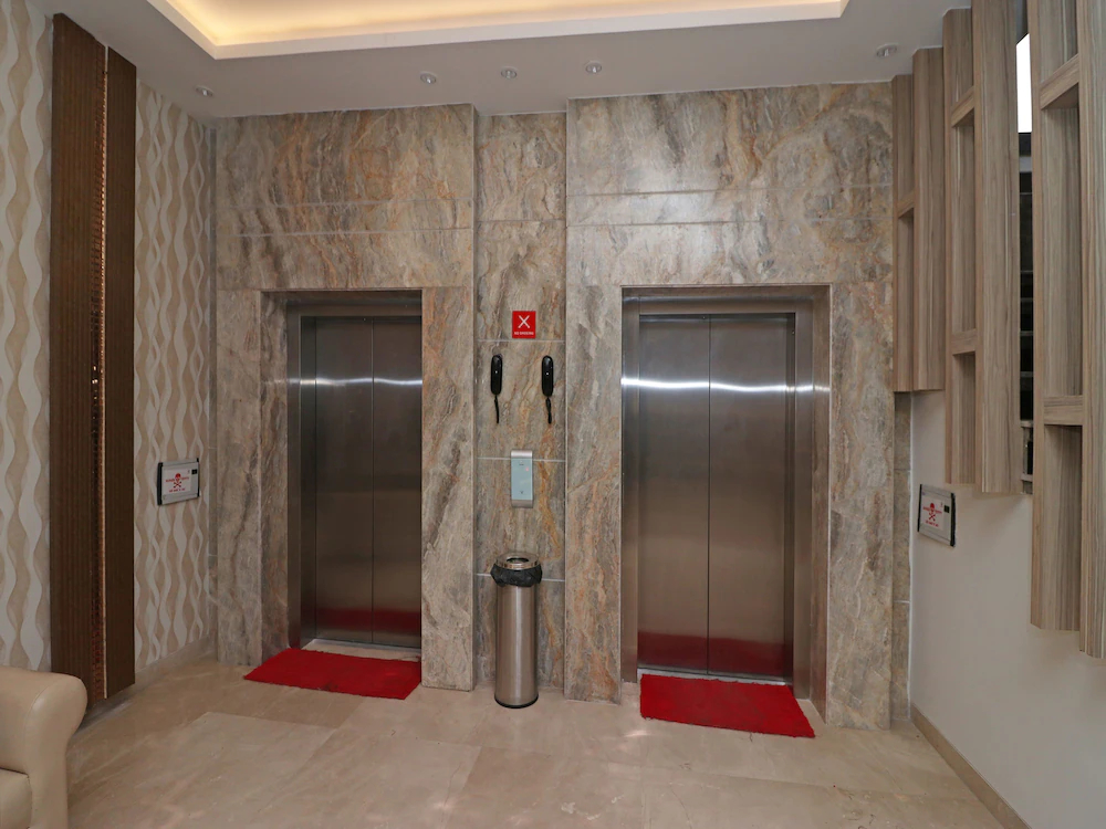 C Pearls Hotel & Banque by OYO Rooms