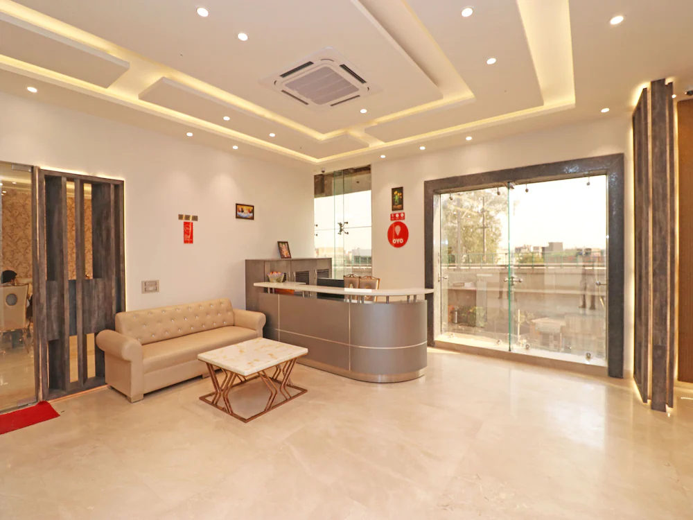 C Pearls Hotel & Banque by OYO Rooms