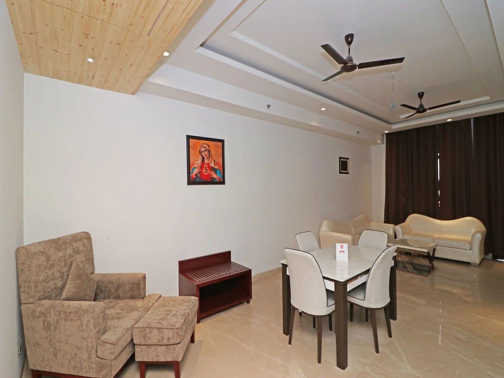 C Pearls Hotel & Banque by OYO Rooms