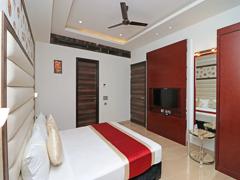 C Pearls Hotel & Banque by OYO Rooms