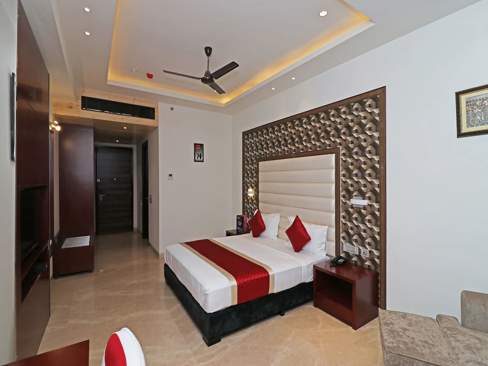 C Pearls Hotel & Banque by OYO Rooms