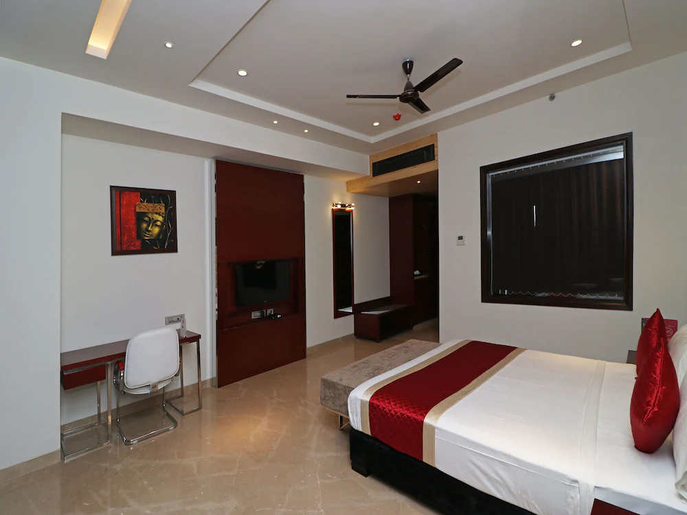 C Pearls Hotel & Banque by OYO Rooms