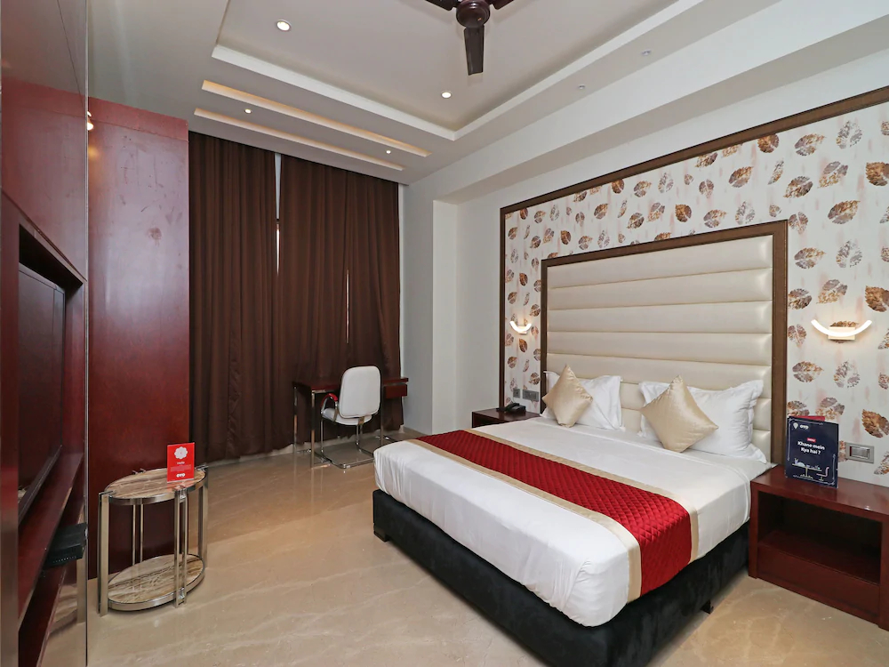 C Pearls Hotel & Banque by OYO Rooms