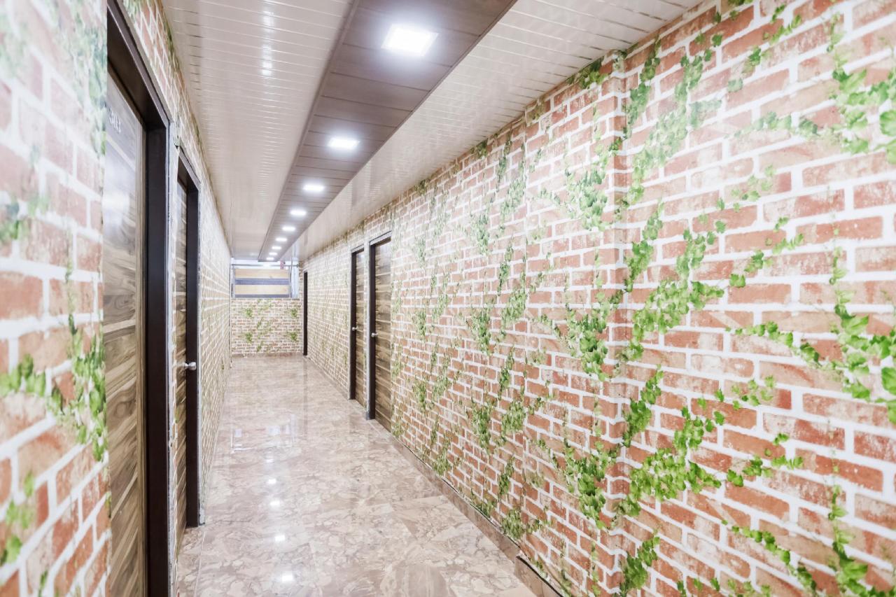 Crystal Palace by OYO Rooms