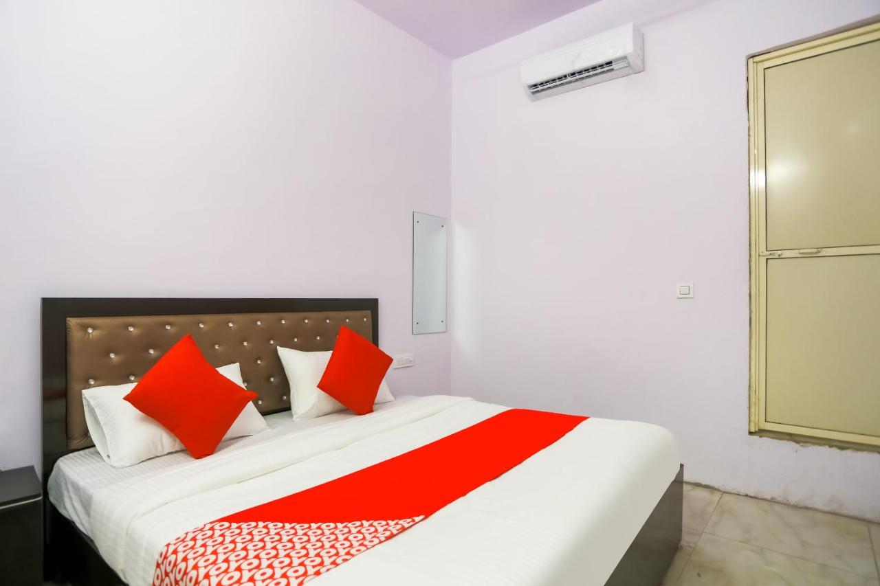 D C Palace by OYO Rooms