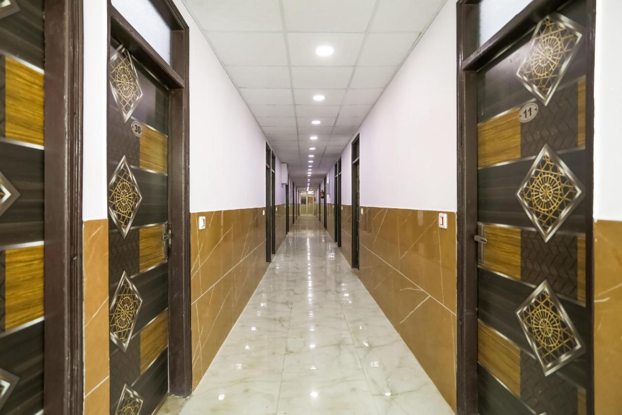 D C Palace by OYO Rooms