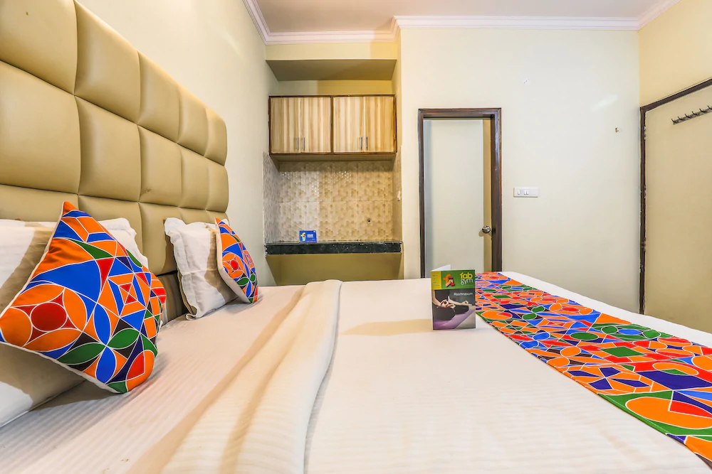 Hotel Clink Residency by OYO Rooms