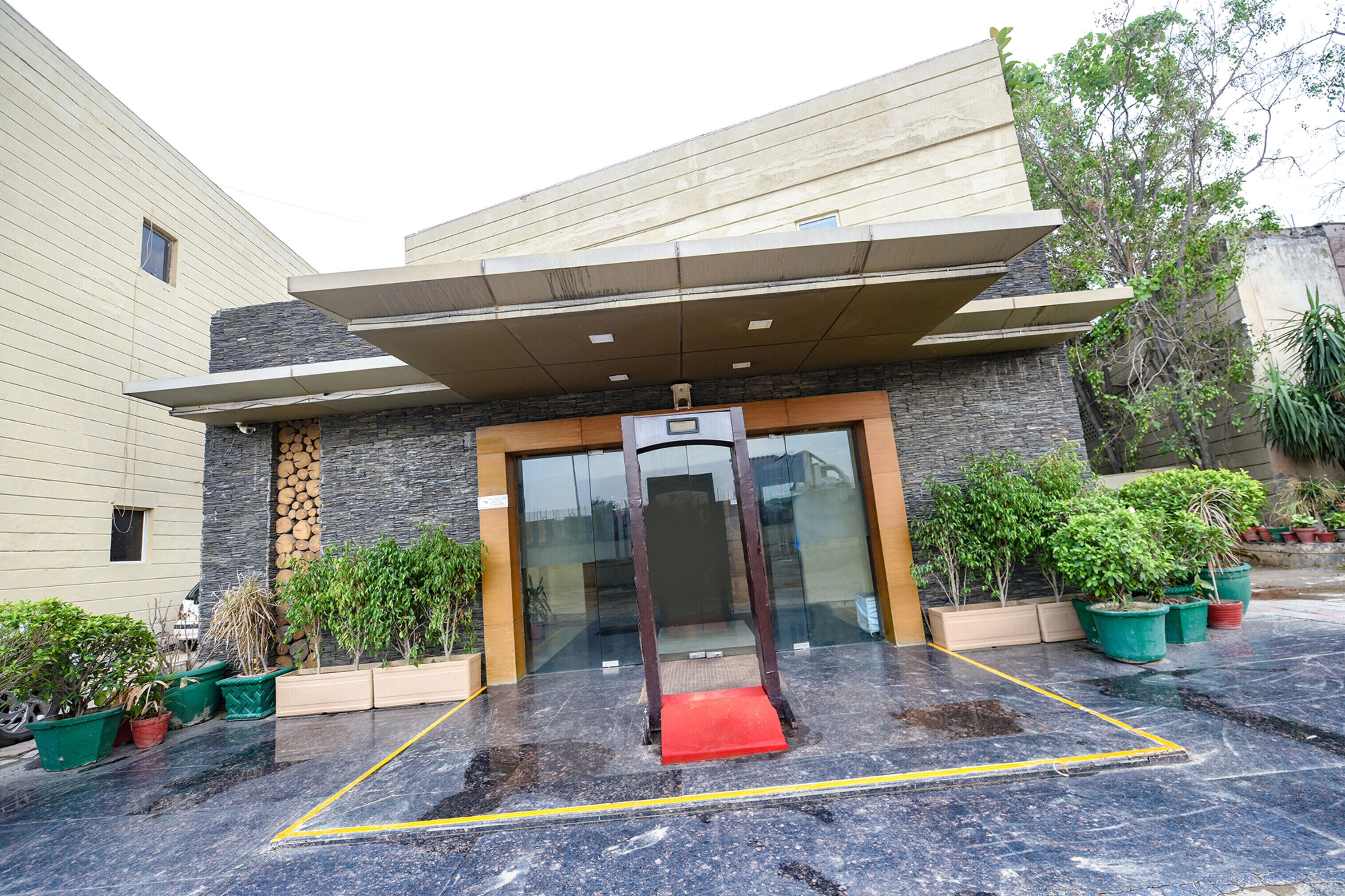 Fabhotel Prime Westend Inn
