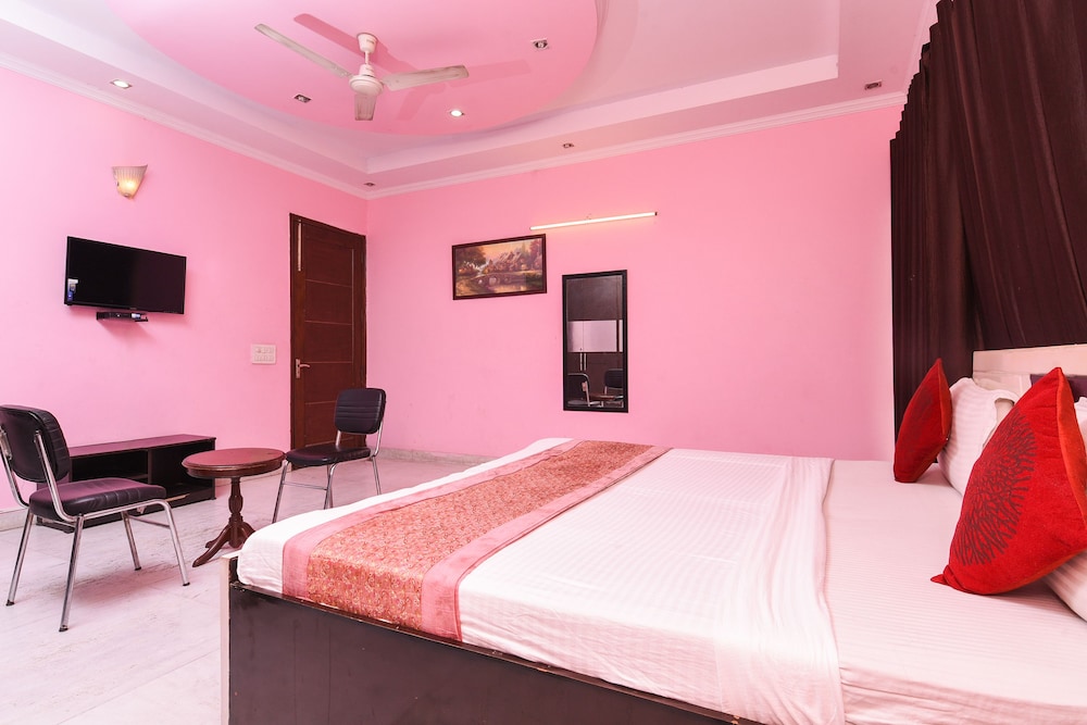 Golden Park By OYO Rooms