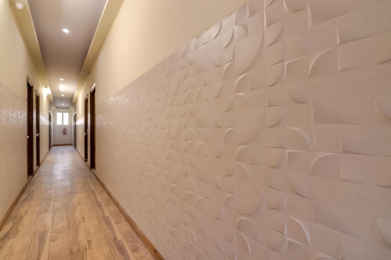 Grand Palace by OYO Rooms