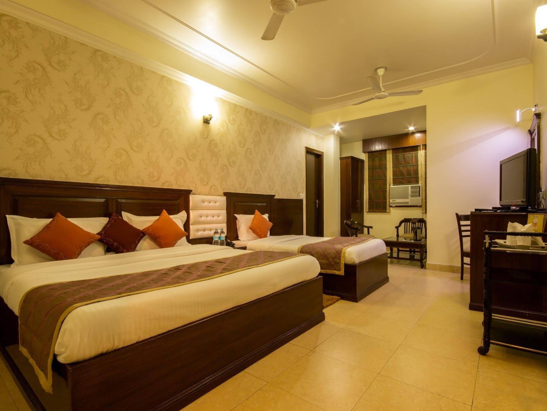 Grand Park Inn
