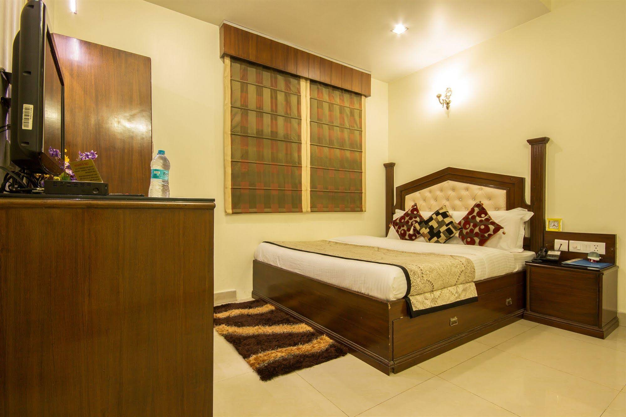 Grand Park Inn