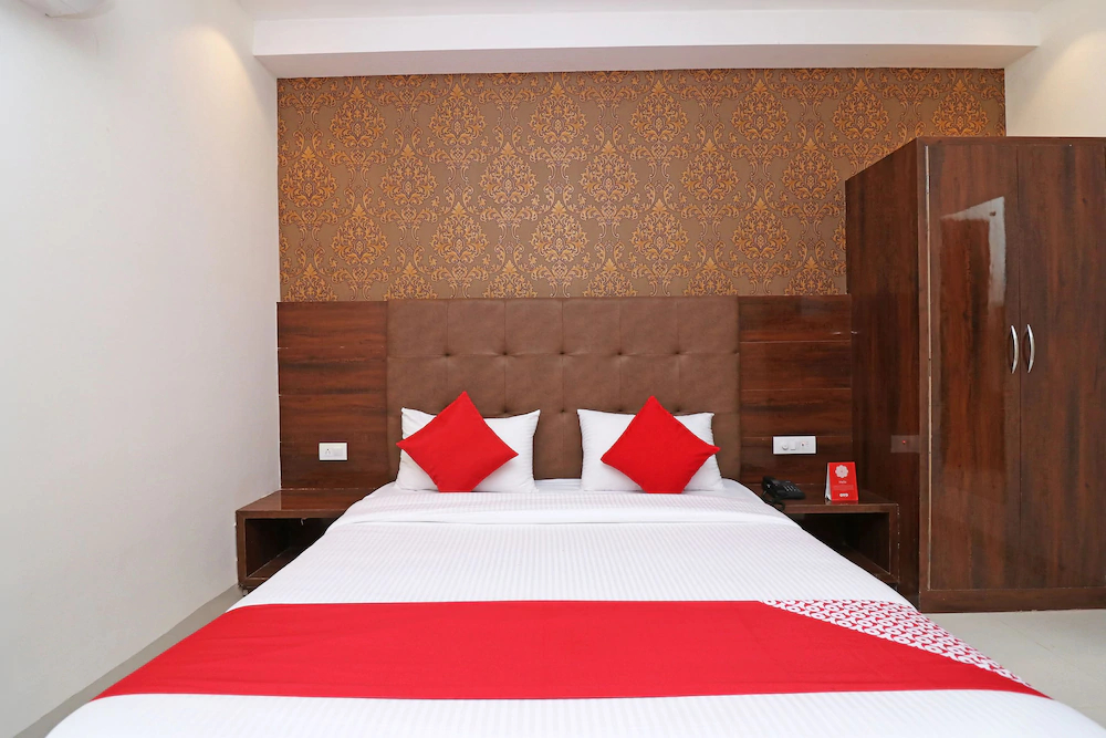 Grd Suites By OYO Rooms