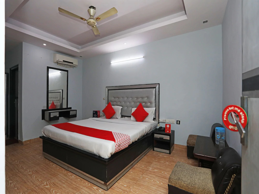 Hotel3BS Houses Dx by OYO Rooms