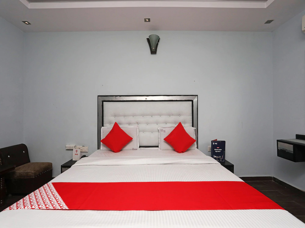 Hotel3BS Houses Dx by OYO Rooms