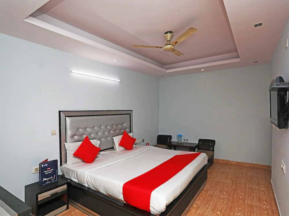 Hotel3BS Houses Dx by OYO Rooms