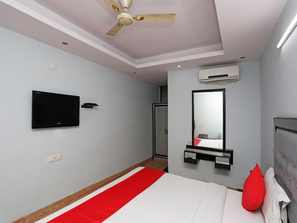 Hotel3BS Houses Dx by OYO Rooms