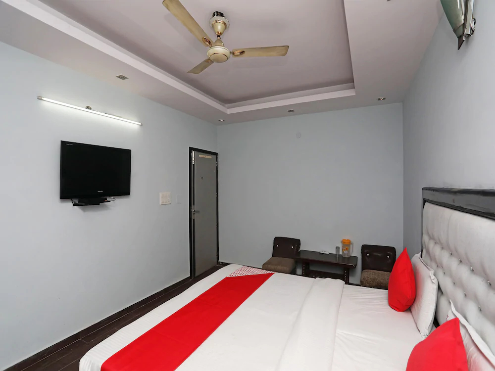 Hotel3BS Houses Dx by OYO Rooms